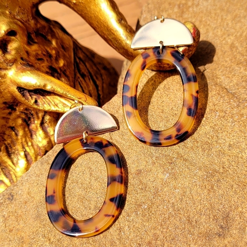 NWT Retro Oval Tortoise Shell Gold Half Moon Hoop Drop Earrings - Picture 3 of 9